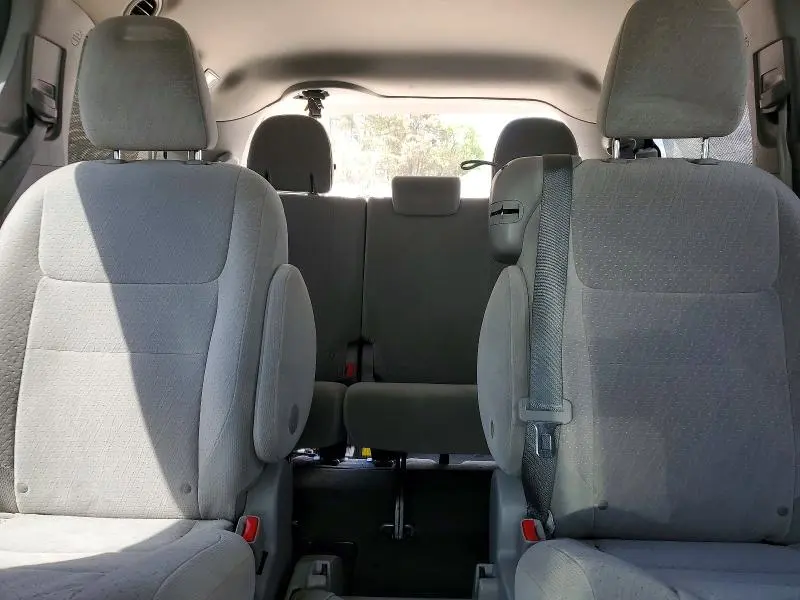 2015 TOYOTA SIENNA LE 8-PASSENGER  