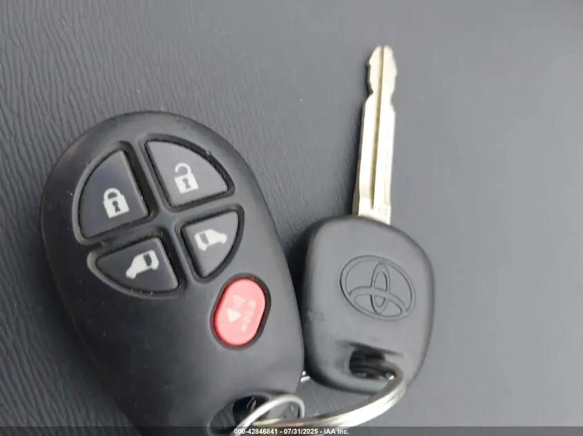 2012 TOYOTA SIENNA LE V6 8 PASSENGER