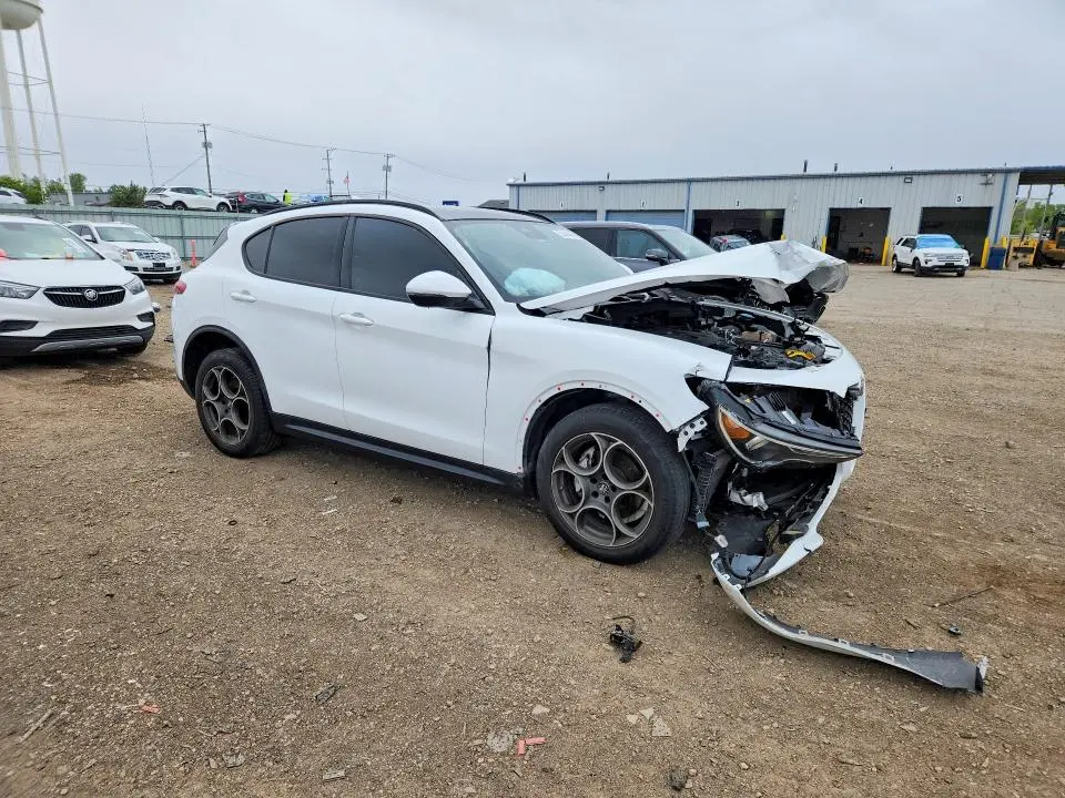2022 ALFA ROMEO STELVIO   