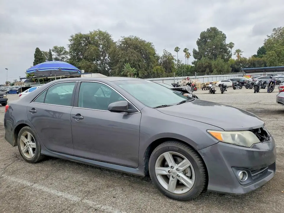 2014 TOYOTA CAMRY SE  