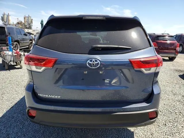 2018 TOYOTA HIGHLANDER LE  