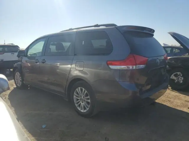 2014 TOYOTA SIENNA XLE