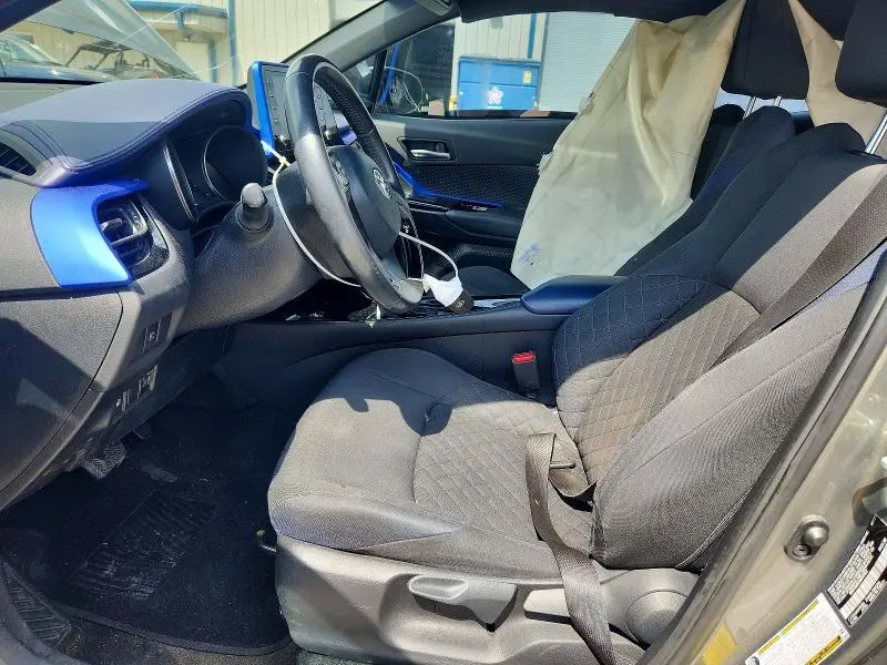 2021 TOYOTA C-HR XLE  