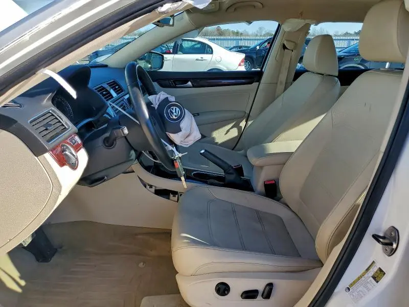 2014 VOLKSWAGEN PASSAT SE  