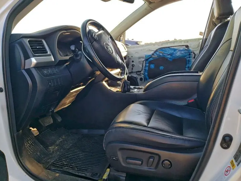 2018 TOYOTA HIGHLANDER SE  