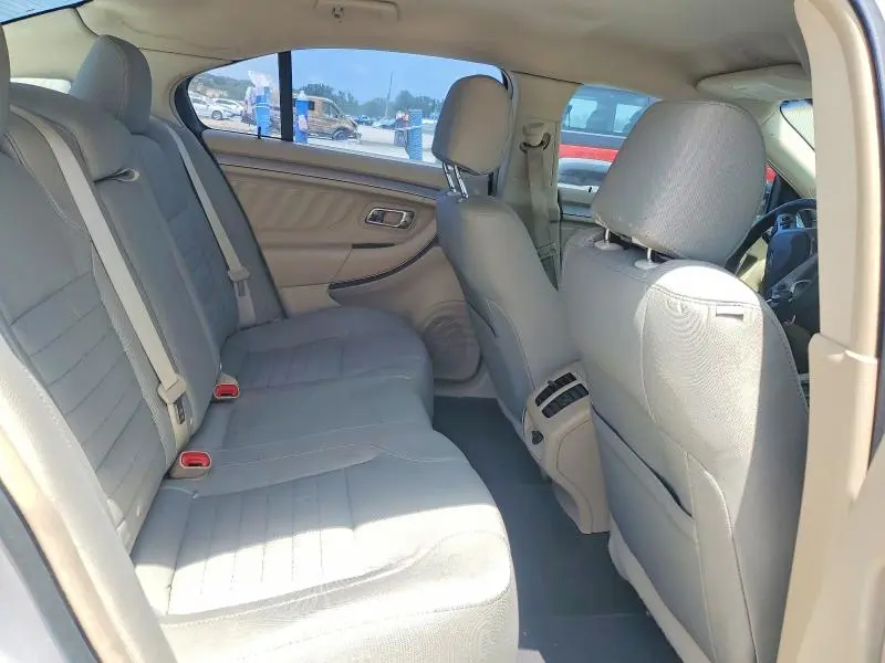 2015 FORD TAURUS SE  