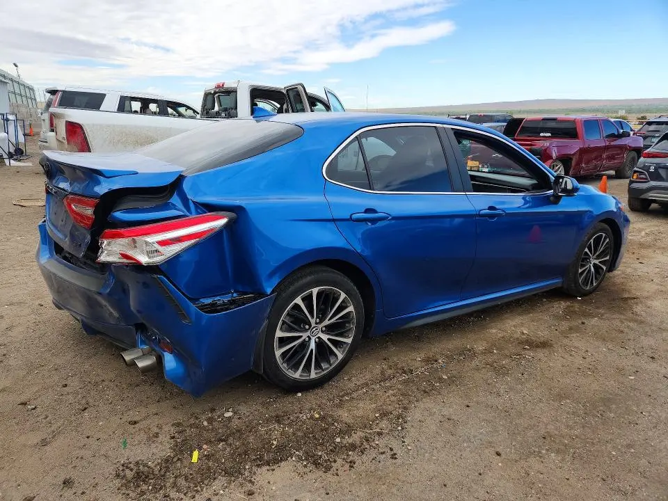 2020 TOYOTA CAMRY SE  