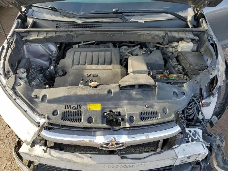 2016 TOYOTA HIGHLANDER LE  