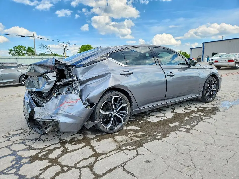 2024 NISSAN ALTIMA SR  