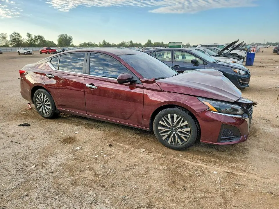 2023 NISSAN ALTIMA SV  