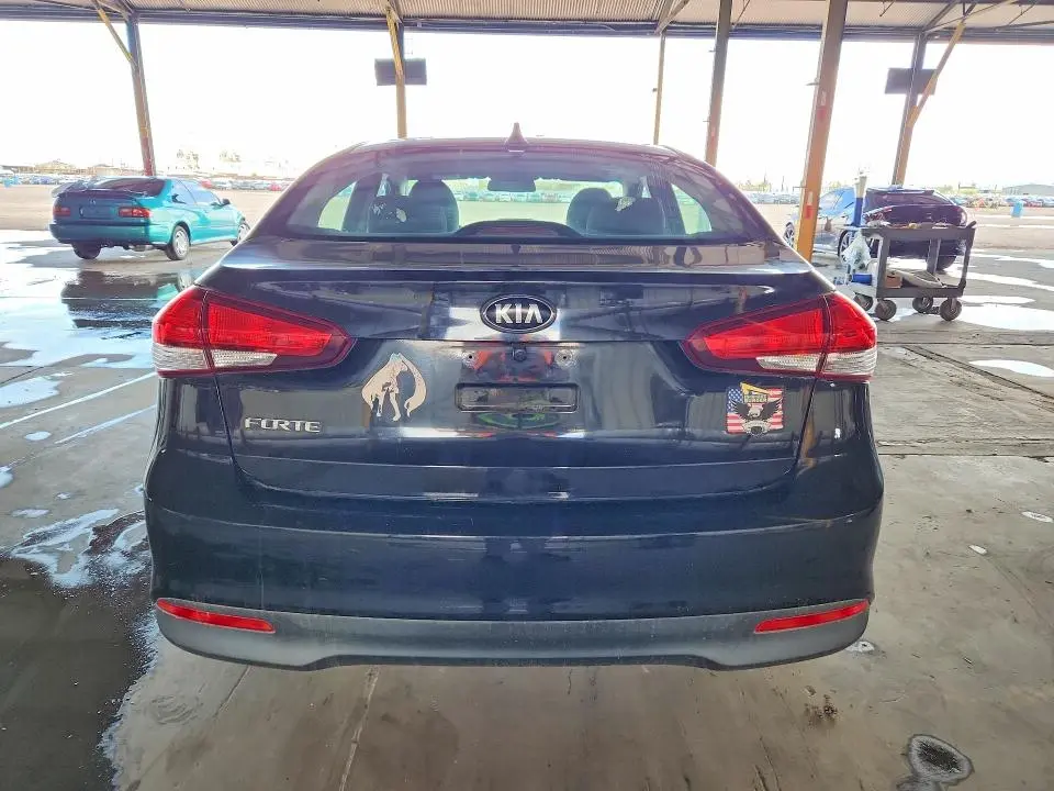 2017 KIA FORTE LX  