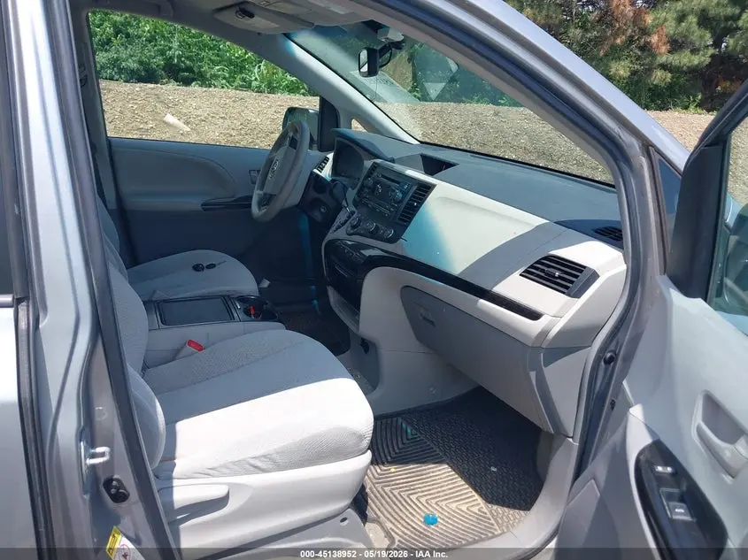 2012 TOYOTA SIENNA LE V6 8 PASSENGER