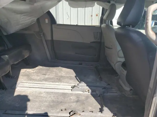2015 TOYOTA SIENNA LE  