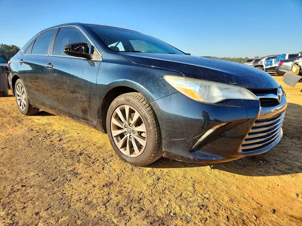 2015 TOYOTA CAMRY XLE  