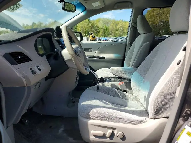 2011 TOYOTA SIENNA LE  