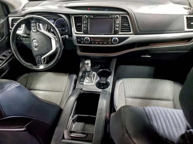 2018 TOYOTA HIGHLANDER LE  