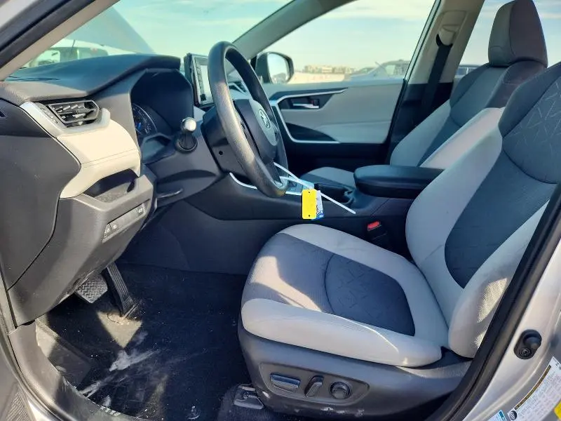 2022 TOYOTA RAV4 XLE  
