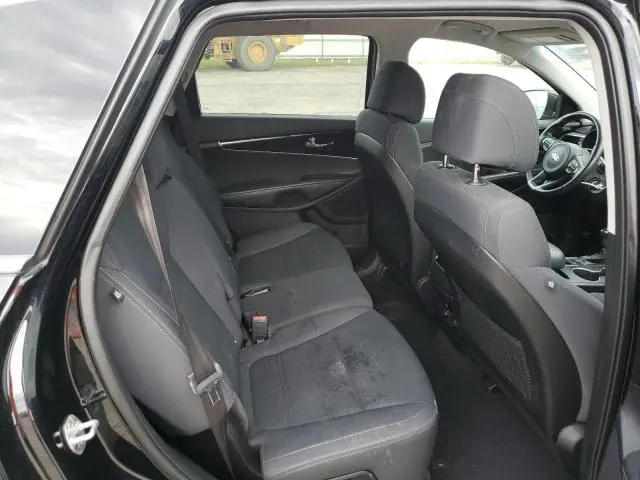 2017 KIA SORENTO LX  