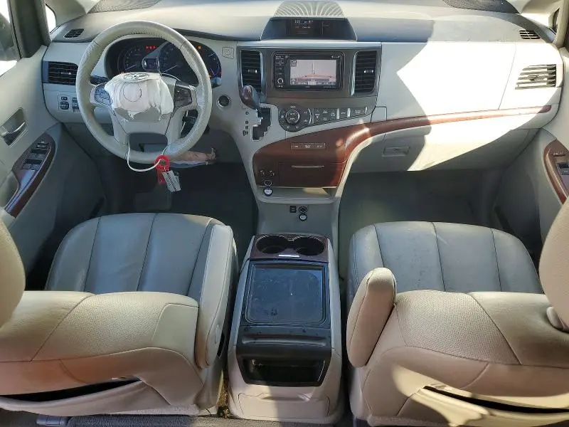 2014 TOYOTA SIENNA XLE 8-PASSENGER  
