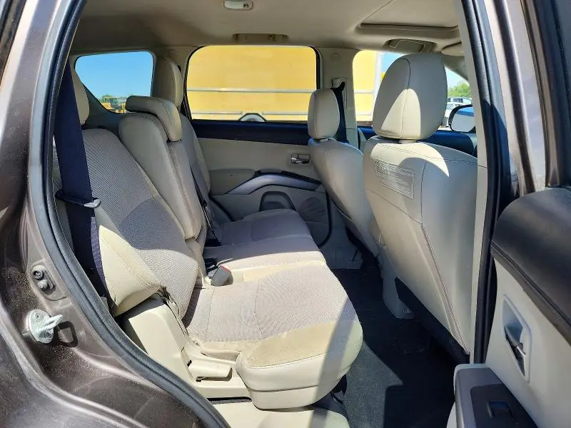 2012 MITSUBISHI OUTLANDER SE  