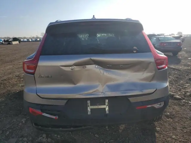 2024 VOLVO XC40 PLUS  