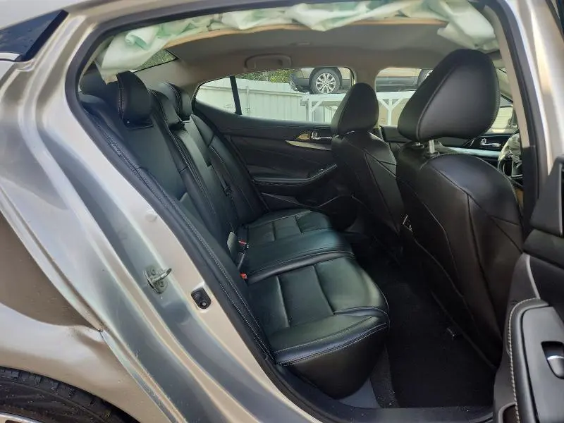 2021 NISSAN MAXIMA SV  