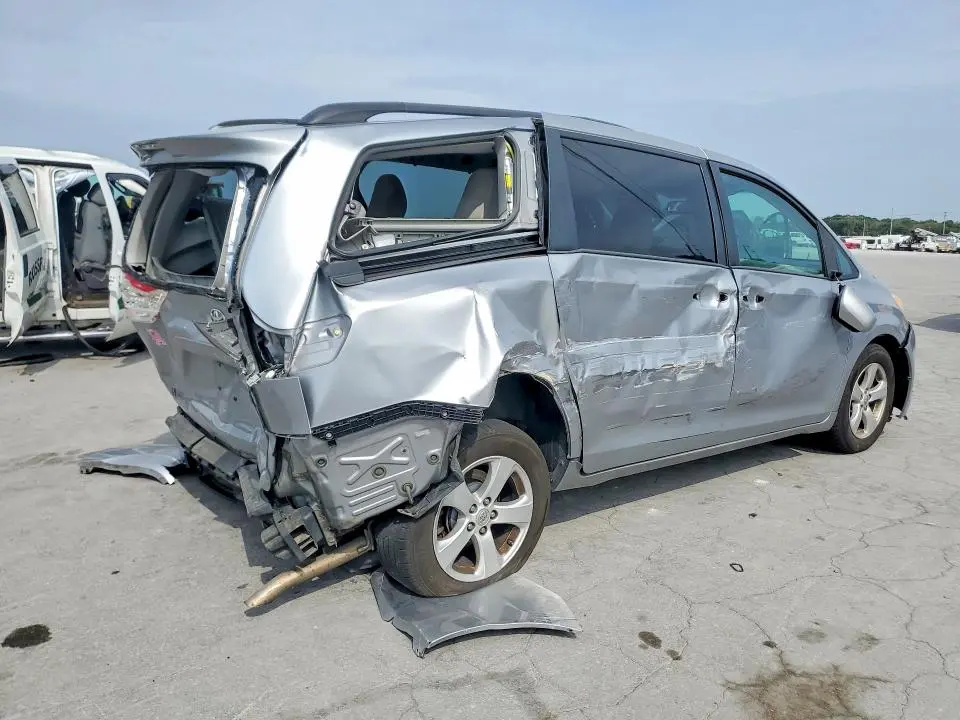 2013 TOYOTA SIENNA LE  