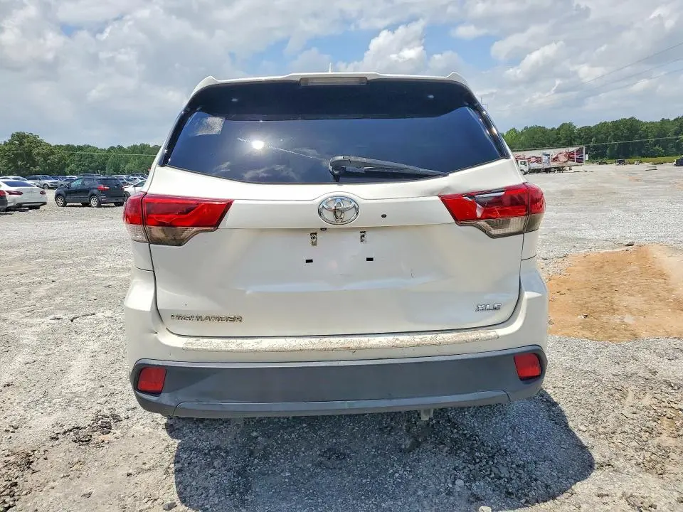 2017 TOYOTA HIGHLANDER XLE  