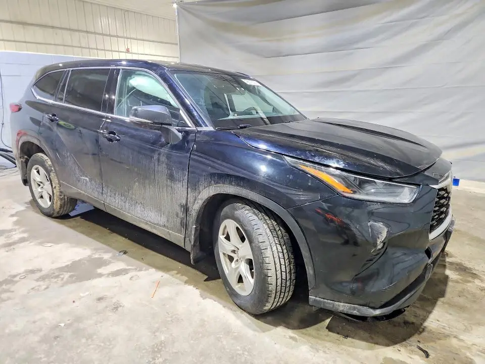 2021 TOYOTA HIGHLANDER LE  