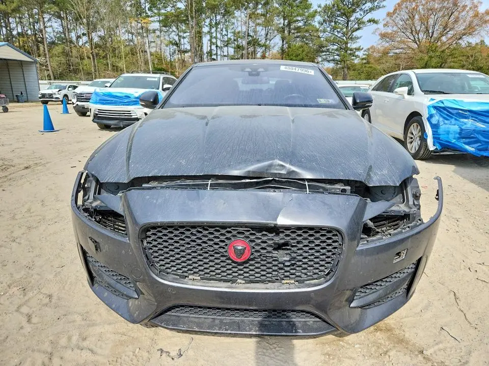 2016 JAGUAR XF R - SPORT  