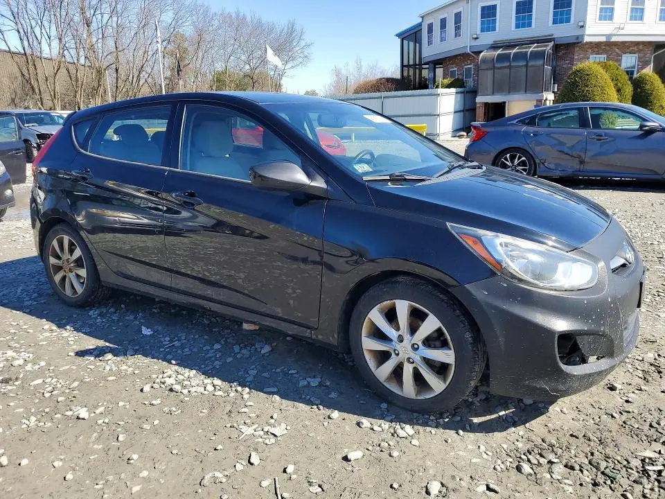 2012 HYUNDAI ACCENT SE  