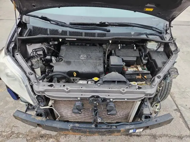 2012 TOYOTA SIENNA XLE  