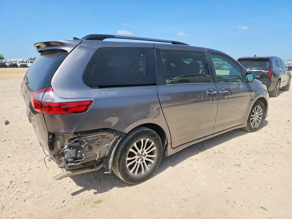2020 TOYOTA SIENNA XLE 8-PASSENGER  