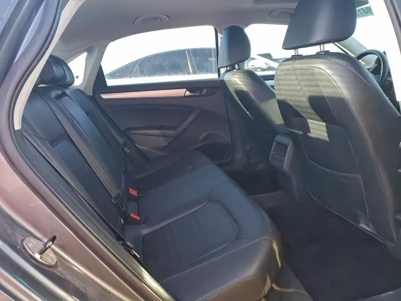 2012 VOLKSWAGEN PASSAT SE  