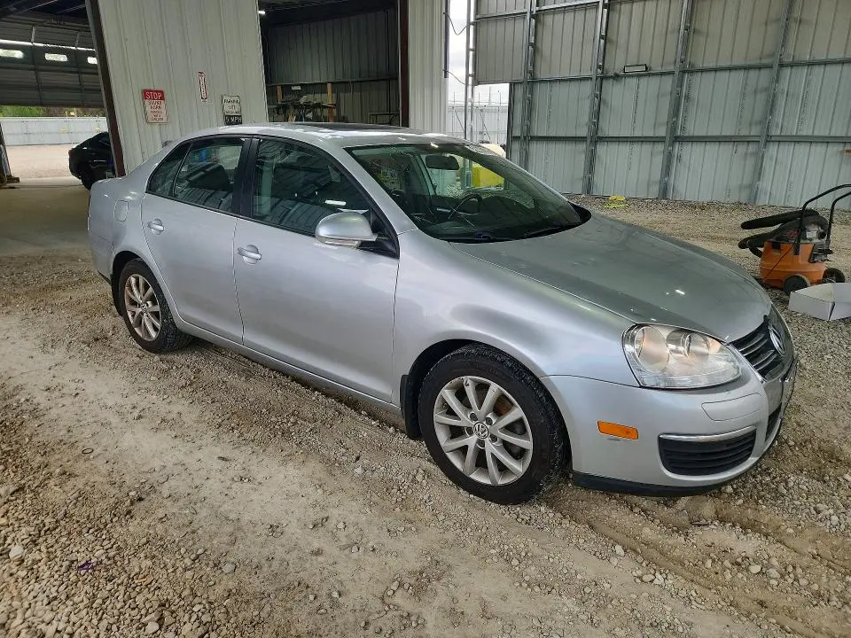 2010 VOLKSWAGEN JETTA SE  