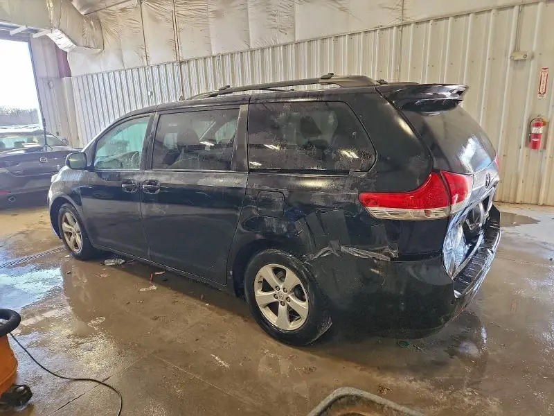 2013 TOYOTA SIENNA LE  