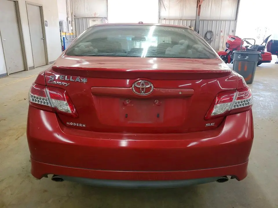 2011 TOYOTA CAMRY SE  
