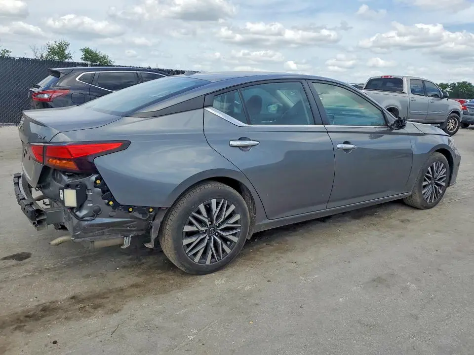 2023 NISSAN ALTIMA SV  