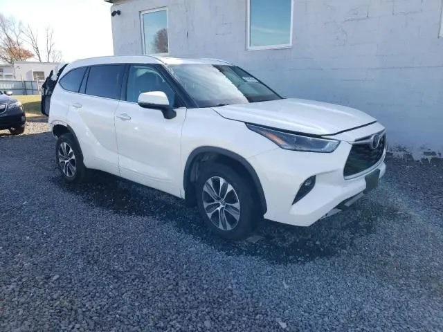2021 TOYOTA HIGHLANDER XLE  