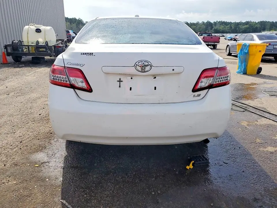 2011 TOYOTA CAMRY LE  