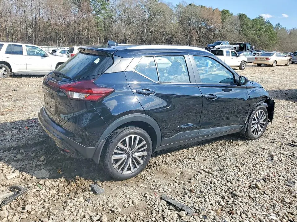 2022 NISSAN KICKS SV  