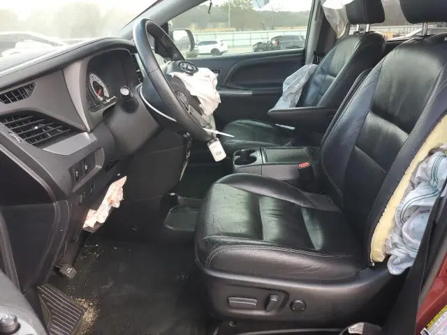 2017 TOYOTA SIENNA SE  