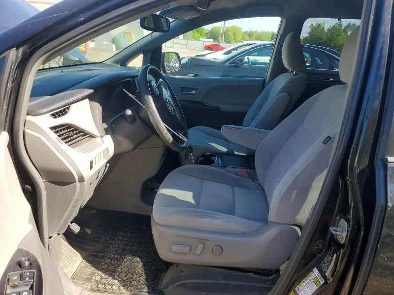 2015 TOYOTA SIENNA LE  