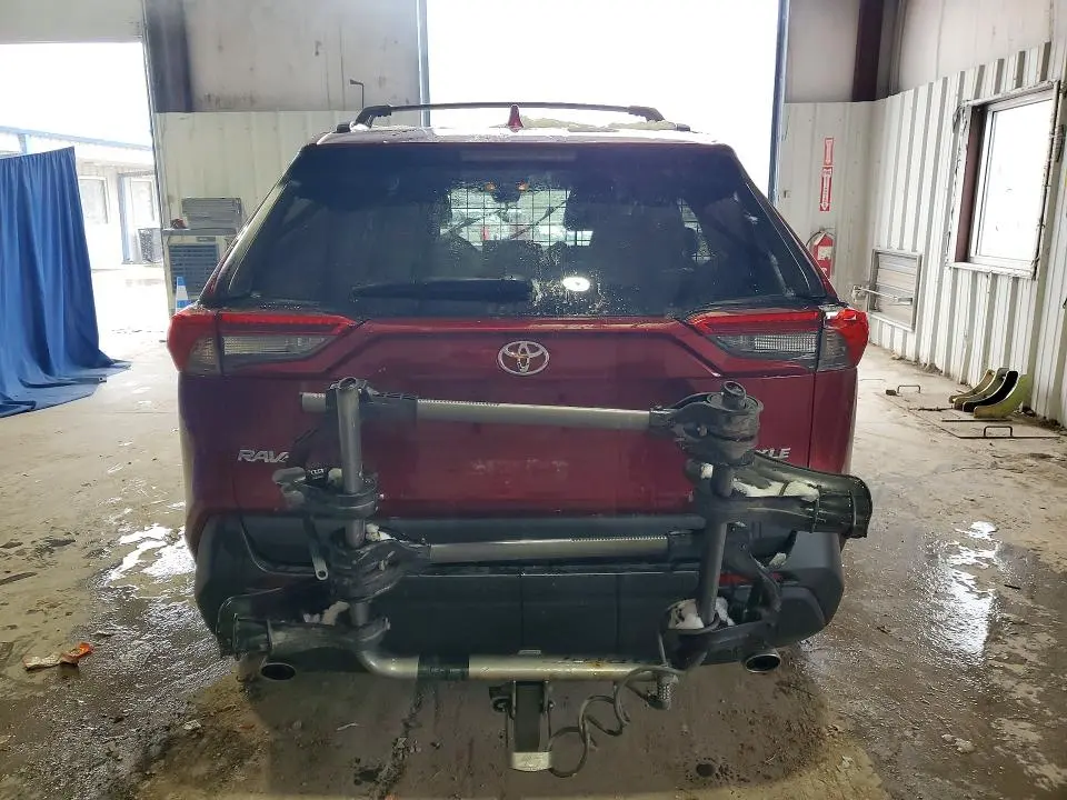2021 TOYOTA RAV4 XLE  