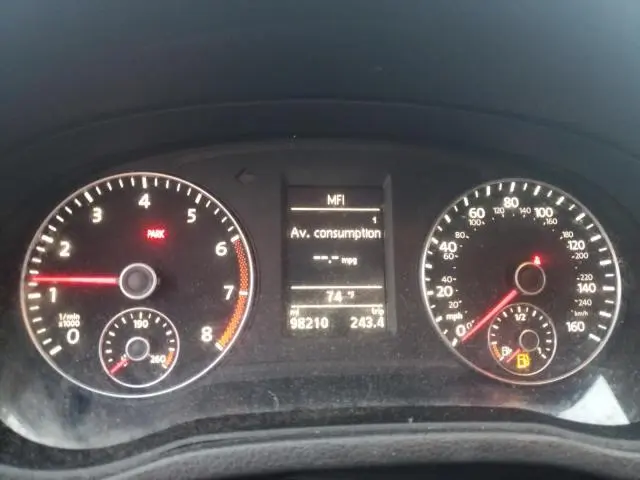 2015 VOLKSWAGEN PASSAT SE  