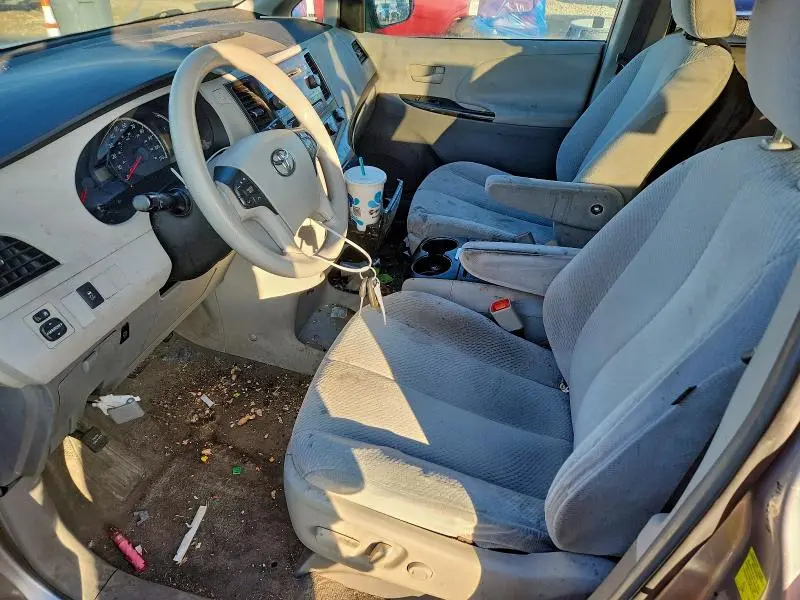 2011 TOYOTA SIENNA LE  
