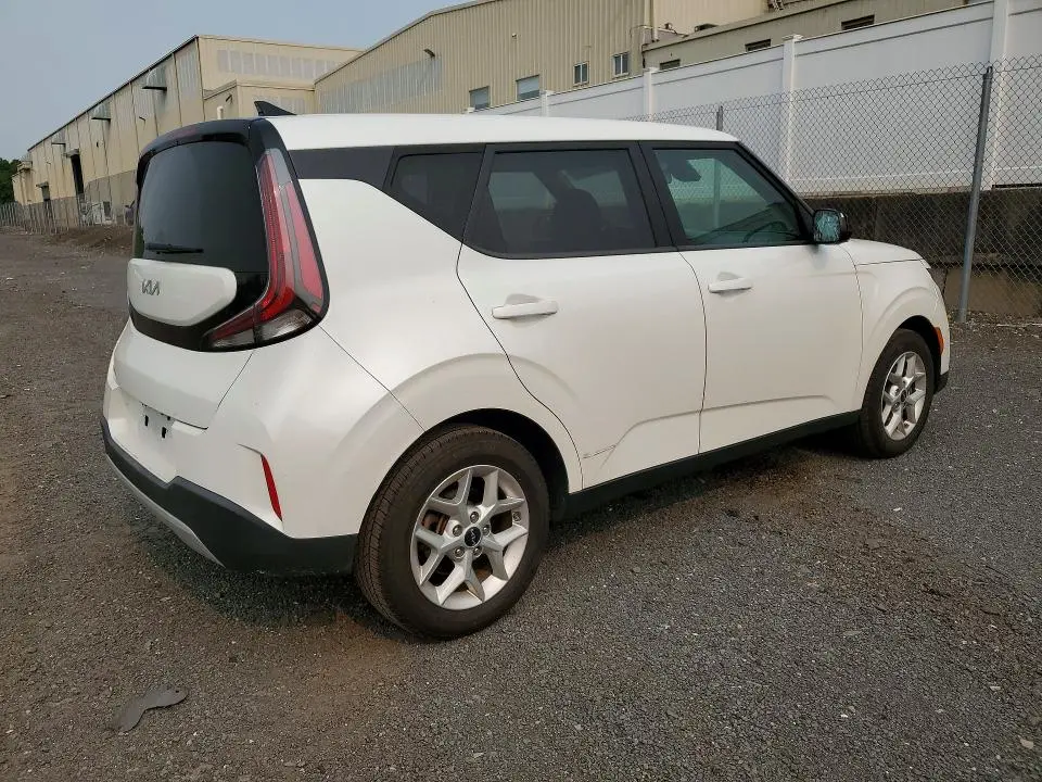 2023 KIA SOUL LX  