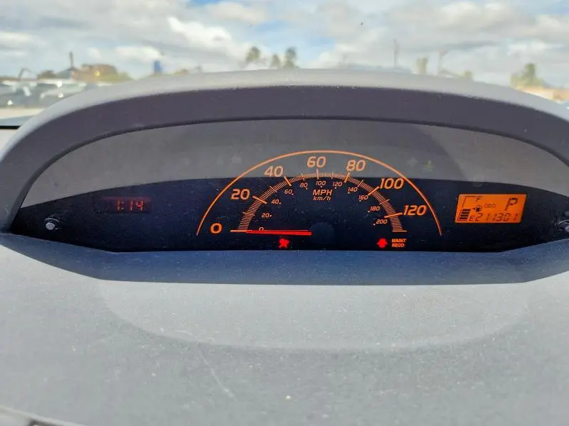 2010 TOYOTA YARIS BASE  