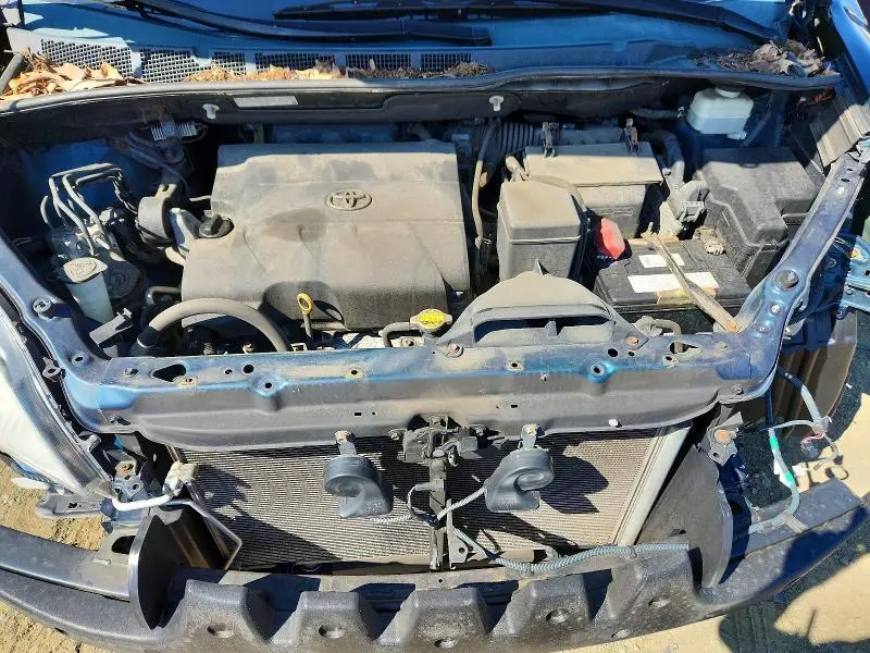 2011 TOYOTA SIENNA LE 8-PASSENGER  