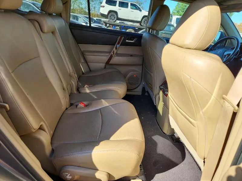 2011 TOYOTA HIGHLANDER LIMITED  